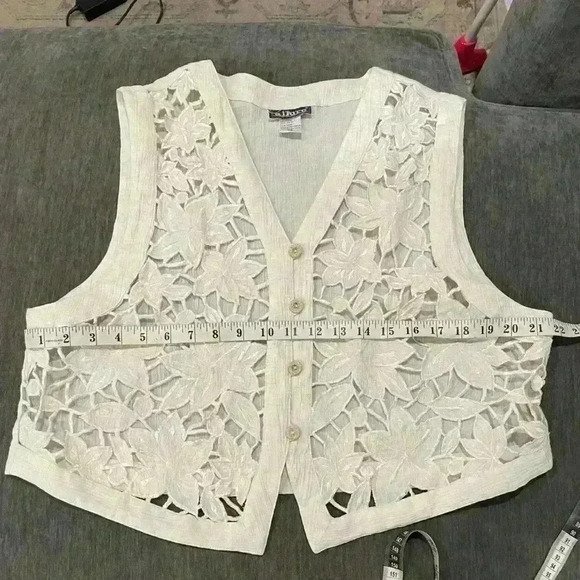 Allure Vintage White Floral Crochet Vest - Size 2X (fits like XL) - Picture 6 of 8